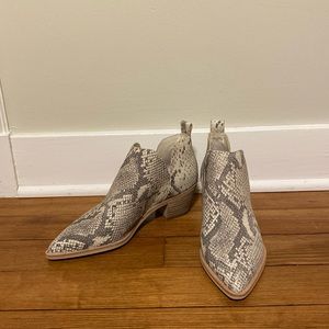 Dolce Vita snakeskin pattern booties NWOT 7.5